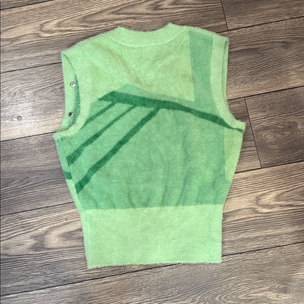 House of sunny
Green Geometric Knit Vest - Picture 3 of 11